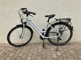 Vélo dame blanc 28 pouces shimano