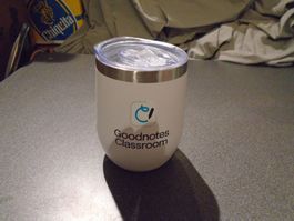 Kaffee - Becher mit Deckel, weiss