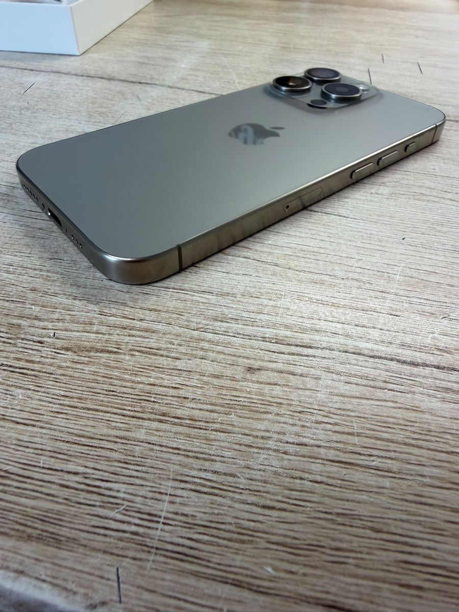 Apple Telefoni cellulari / Smartphones: iPhone 15 Pro 256 GB Grau – Usato da Rotkreuz venduto da Xpress1 3