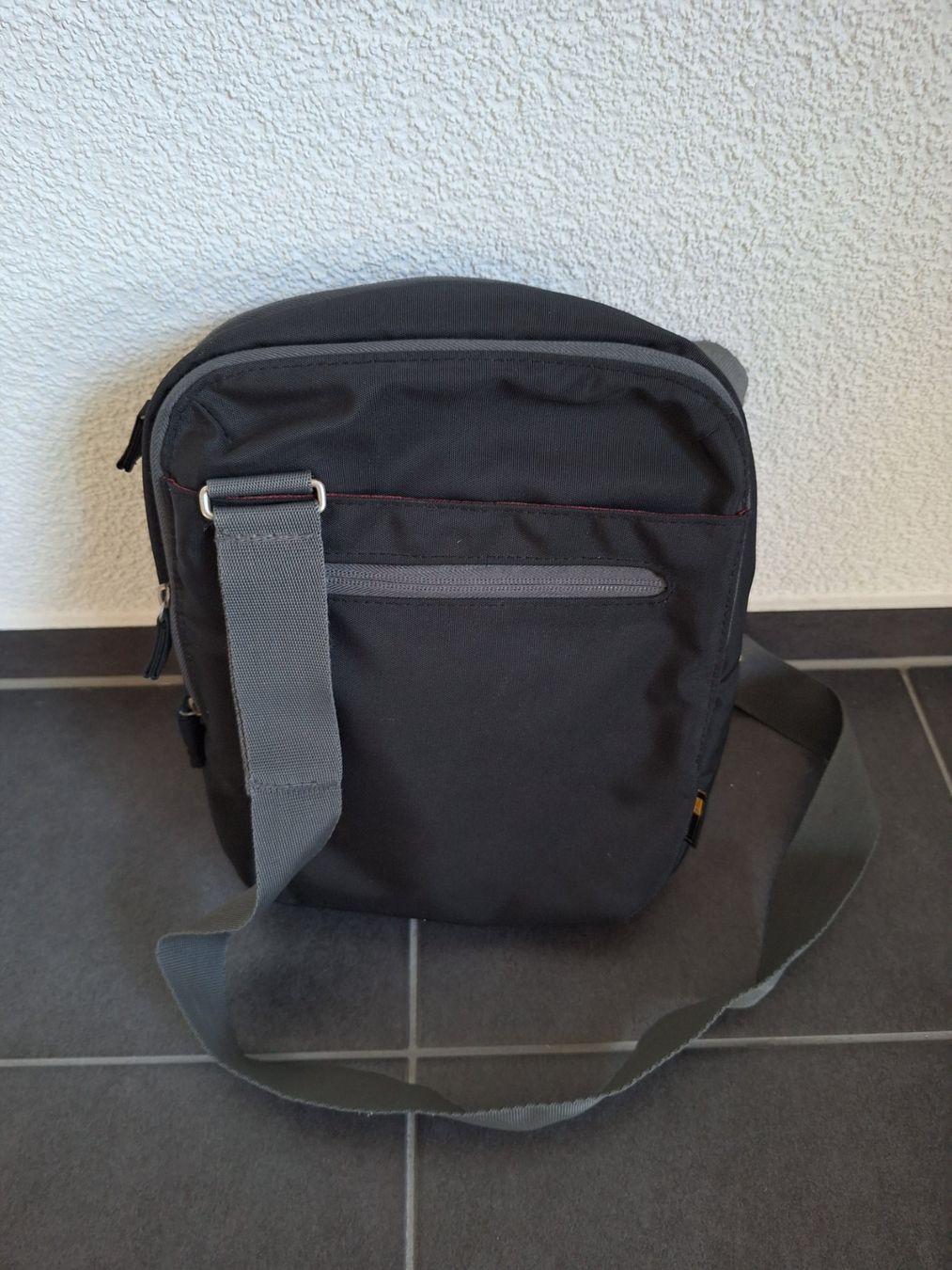 Taschen: Stofftasche iPad, Laptop & Tablets Case Logic – Neu (gemäss Beschreibung) aus Muri b. Bern von smt_hqn7