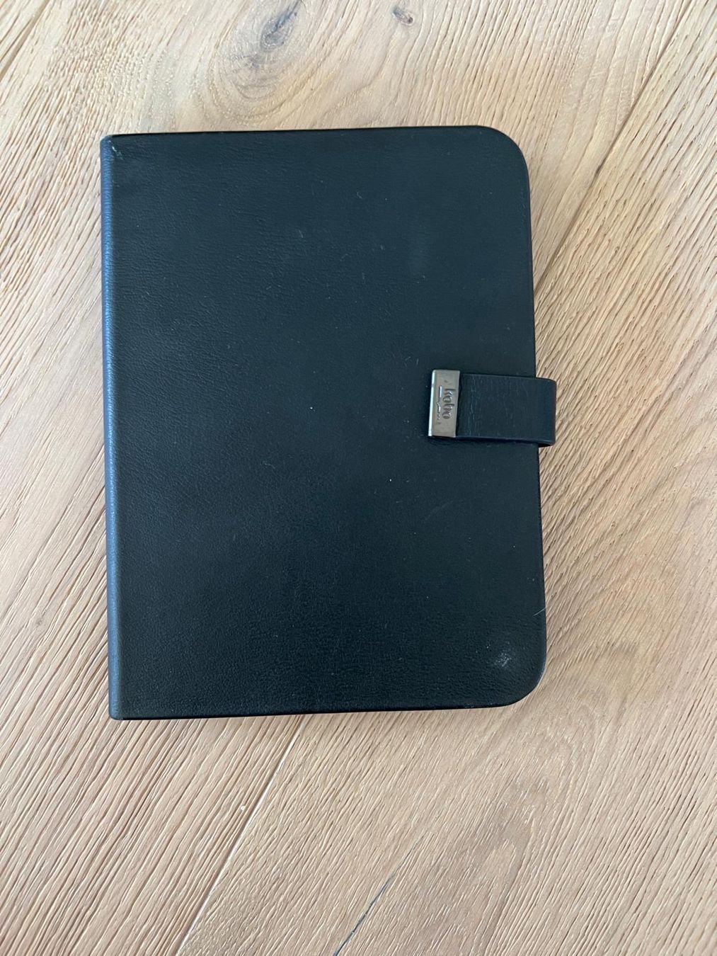 Kobo Tablet PC: eReader Kobo Glo HD mit Hülle – Usato da Bonaduz venduto da Luckymoss 2