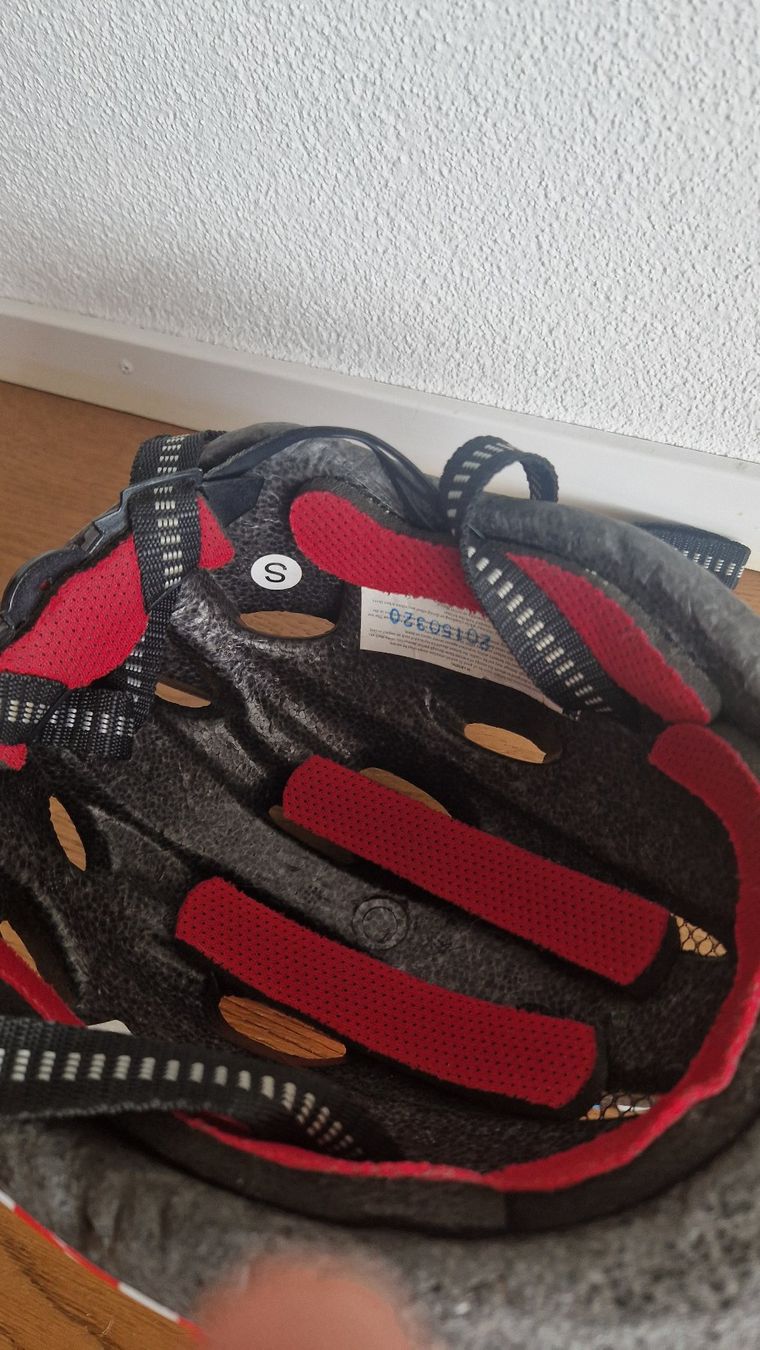 Helme: Kinderhelm, cooles Design, Grösse S – Gebraucht aus Forch von tepepan 2