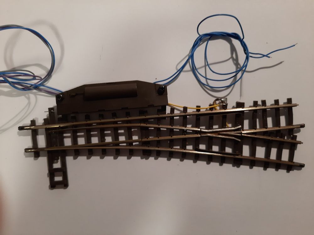 Bemo Modelleisenbahnen: Bemo H0m 4206 000 elektrische Weiche rechts 12° – Gebraucht aus Thun von Schwarzsee48 2