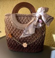Handtasche gehäkelt Holzgriff Kettendetail Blumen Holz NEU