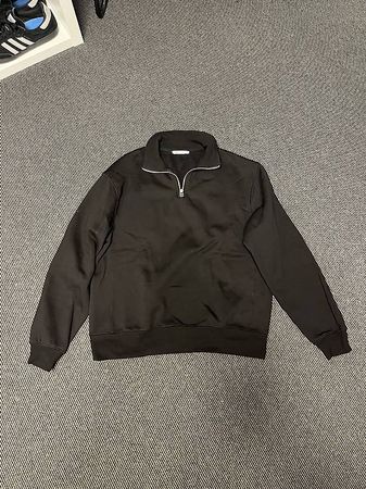 Schwarzer Pullover Zara