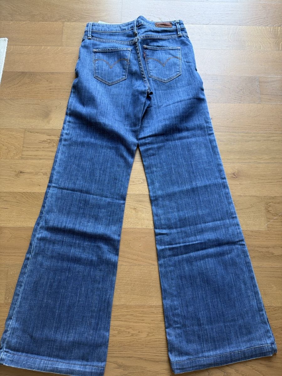 Levi's Jeans: Levi's Jeans Bootcut Grösse 24 – Usato da Flaach venduto da supskrissy_1 3