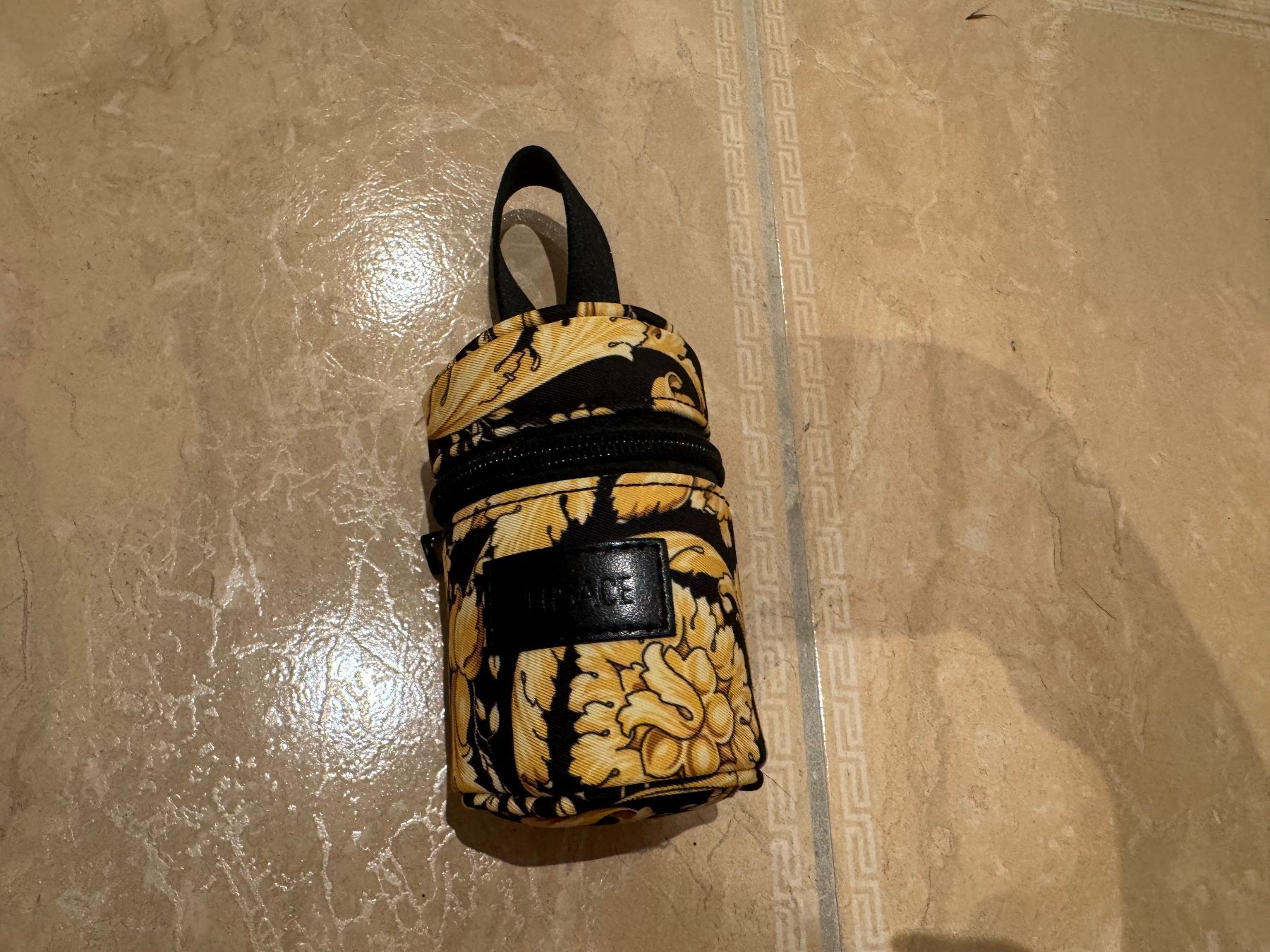 Succhiotti & catenelle porta ciuccio: Versace neue edle Nuggi Box – Nuovo (secondo la descrizione) da Klingnau venduto da Markus14