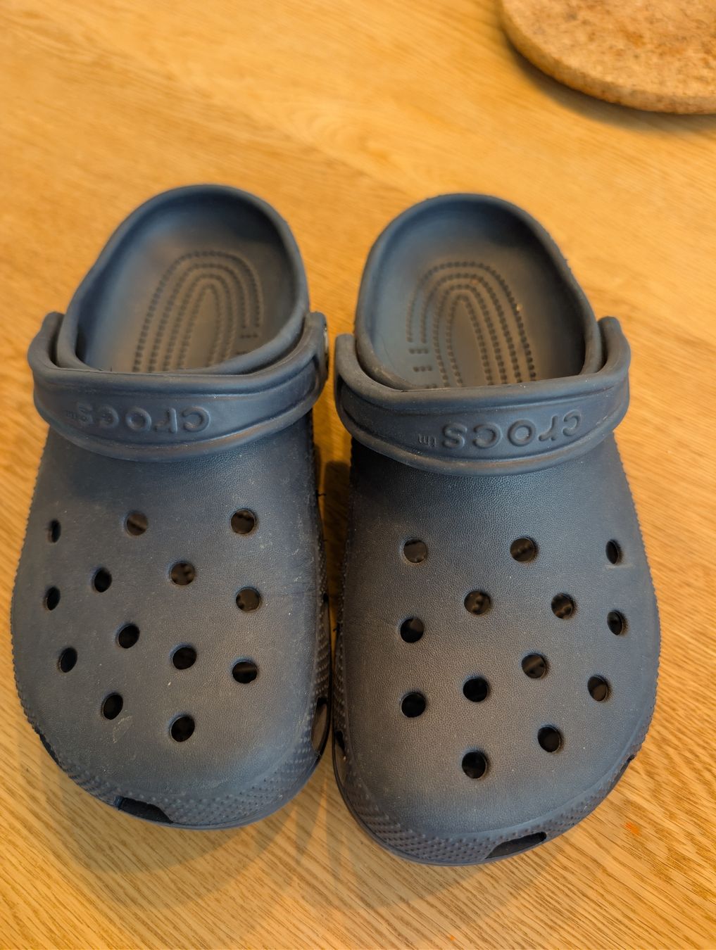 Crocs Herrenschuhe: Original Crocs Junior J4 / 36-37 – Gebraucht aus Büren an der Aare von bbu22