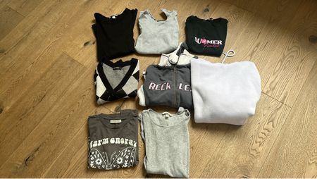 Kleiderpaket für den Übergang: Pullover, T-Shirts & mehr!