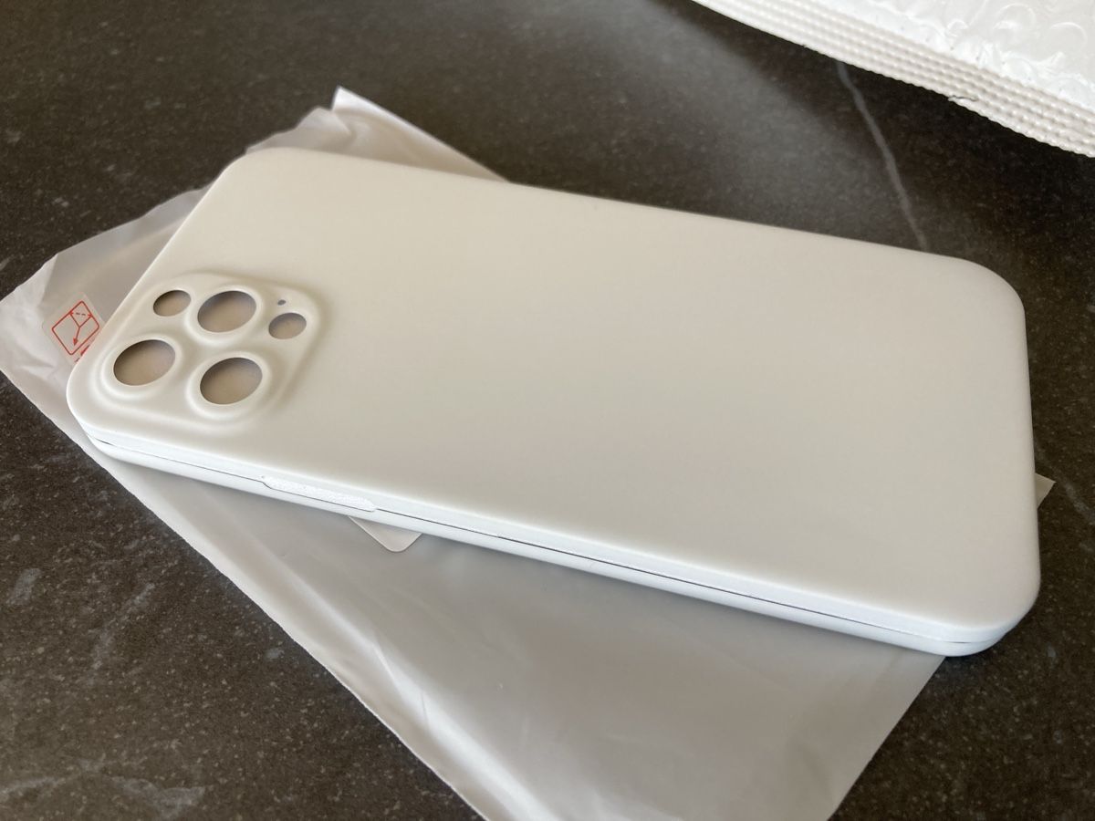 Cover & Protezioni schermo: Coque iPhone 13 Pro Neuf (couleur à choix) – Nuovo e nell'imballaggio originale da Réchy venduto da Pittdesign 1