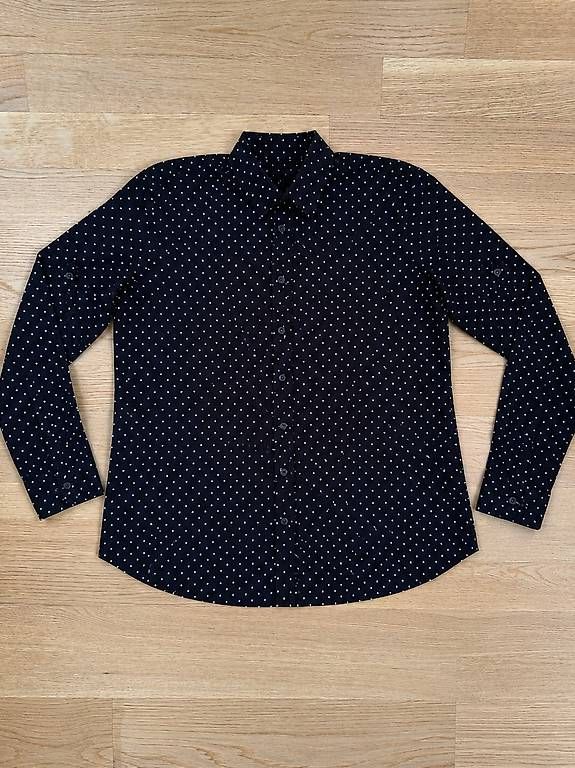 Chemisiers: Uniqlo Bluse - Gr. M - Schwarz – D'occasion à Effretikon par alicebrunner