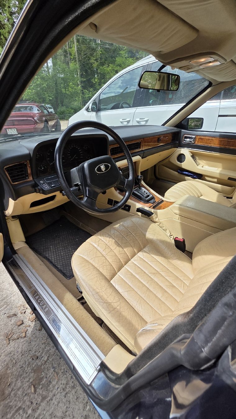 Jaguar Automobili: Jaguar XJ40 4.0L, berline classique, superbe état ! – Usato da Dompierre VD venduto da sam_6fjz 2
