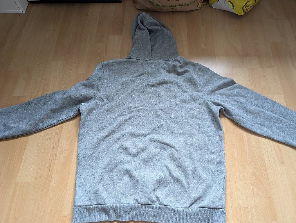 Maglioni & Felpe: Puma Hoodie  – Usato da Zürich venduto da zh_zuerri_ 1