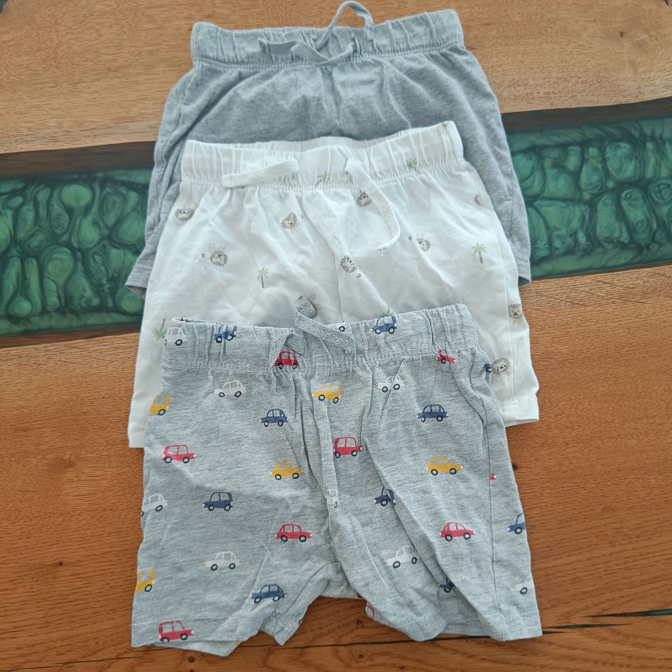 H&M Pantalons: Shorts Grösse 74 – D'occasion à Jaberg par urig17.