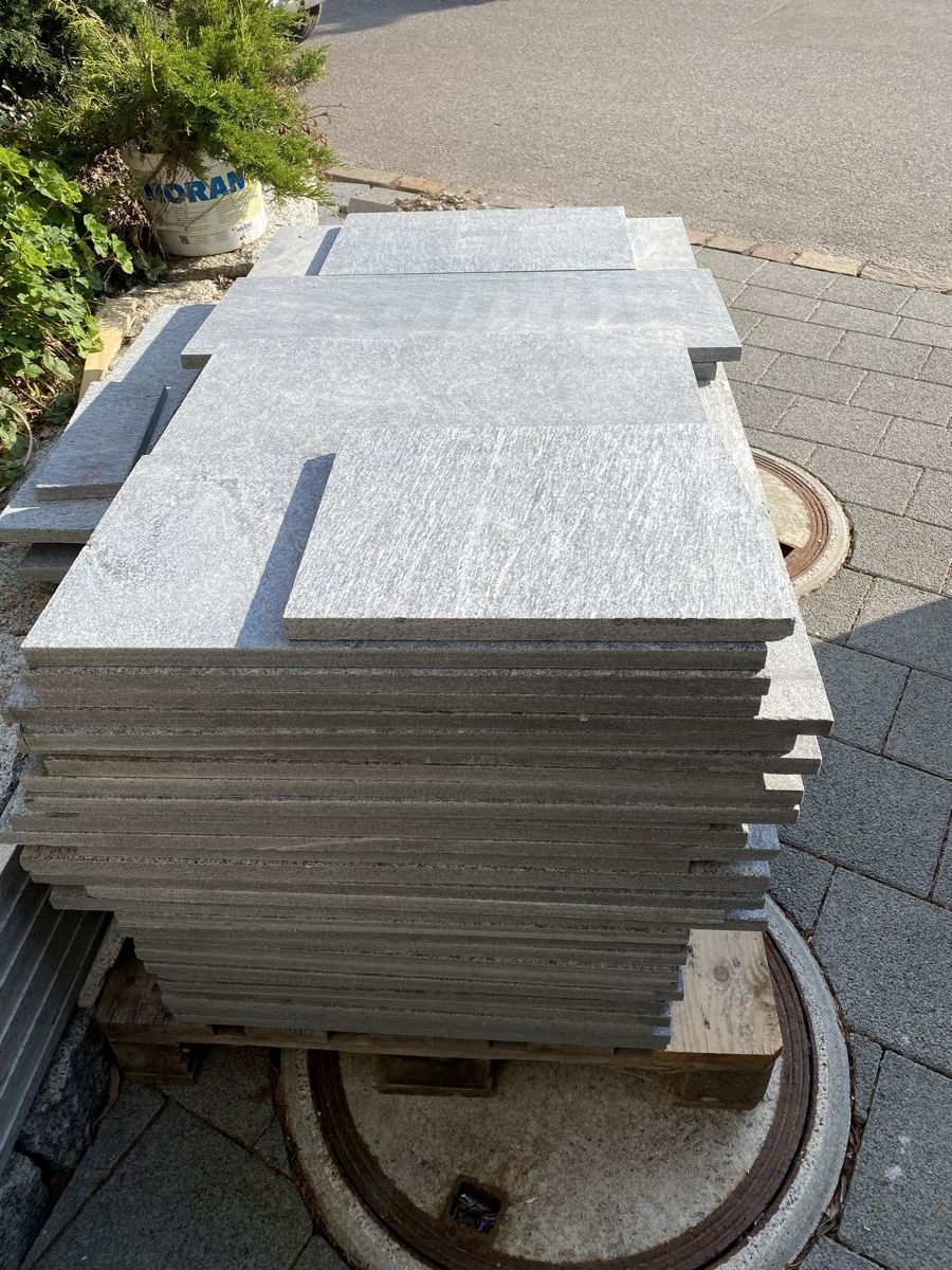 Servierplatten: 1 Palette ca 20 m2 Granit Platten – Gebraucht aus Birrwil von Bendegriz 5