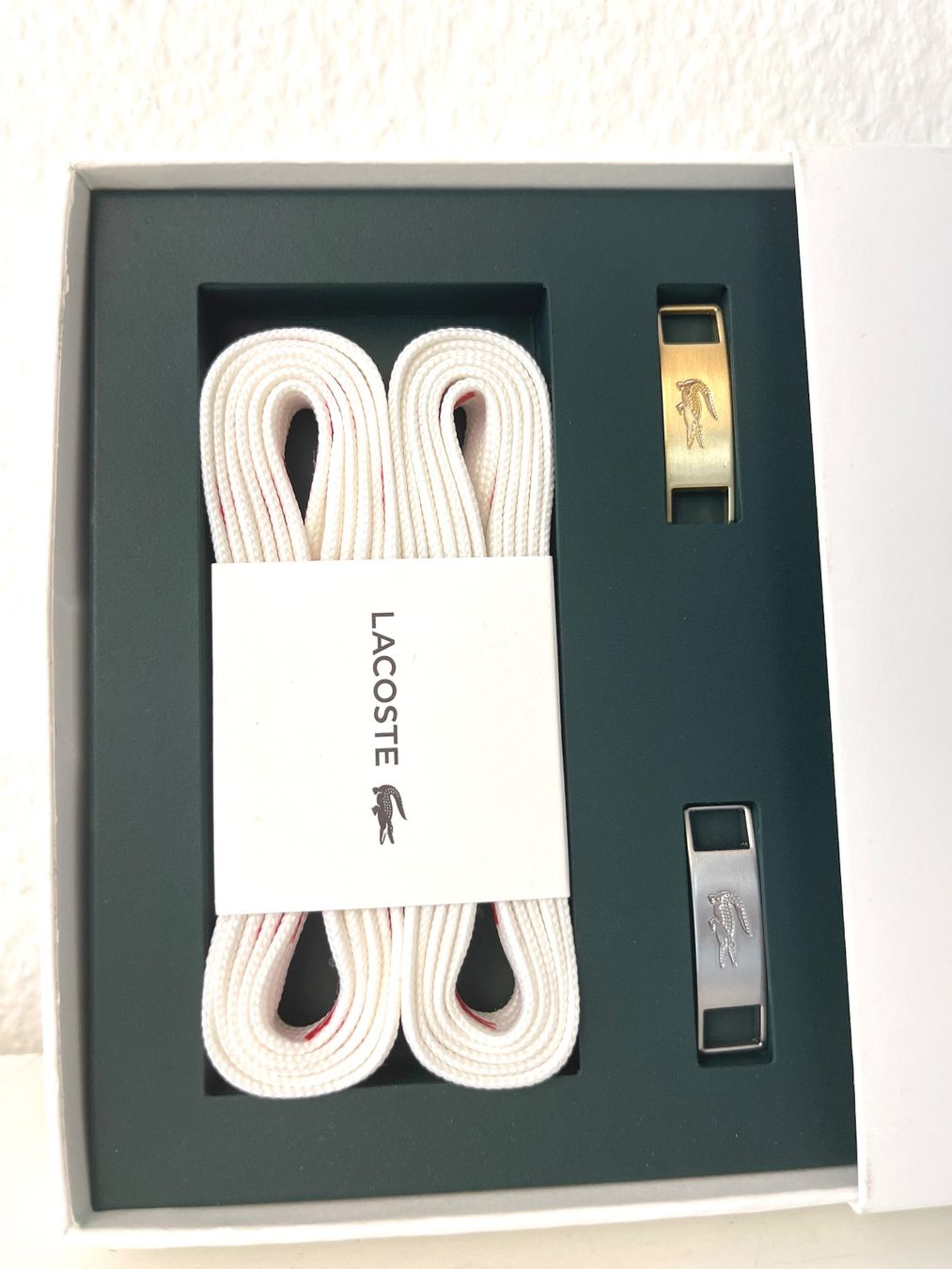 Sonstige Kleidung & Accessoires: LACOSTE Sneaker Customization Kit Schnürsenkel Lace Tags – Neu und originalverpackt aus Zürich von Arche_Brockenhaus 3