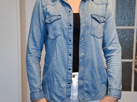 Chemise en jean femme - Parfaite pour le printemps!