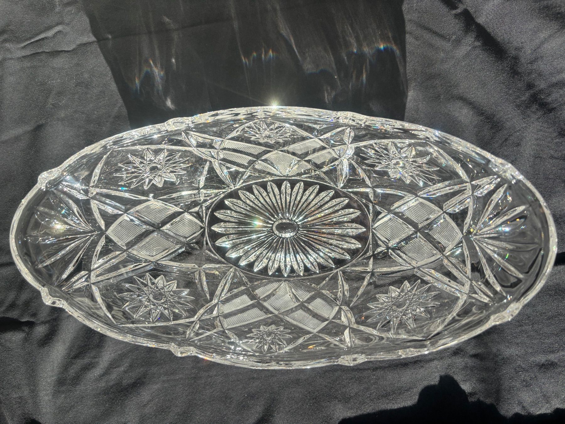 Coupes: Kristallschale oval mit Schliffmuster – D'occasion à Bettwiesen par Raisa1973 1