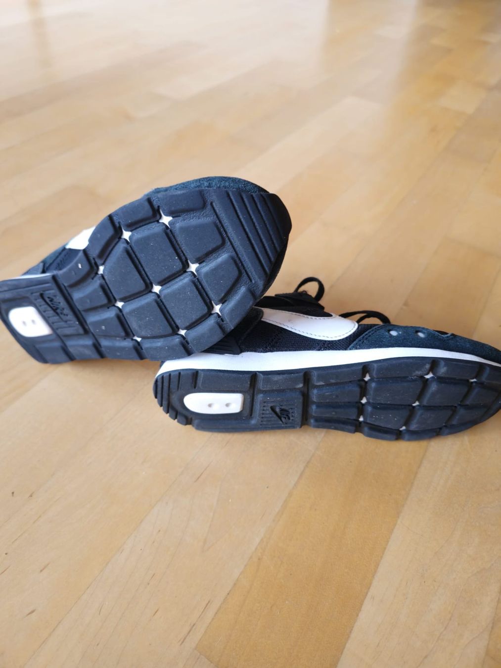 Nike Scarpe per ragazze: Nike Turnschuh Grösse 36.5 – Usato da Lungern venduto da Bohnenkraut69 2