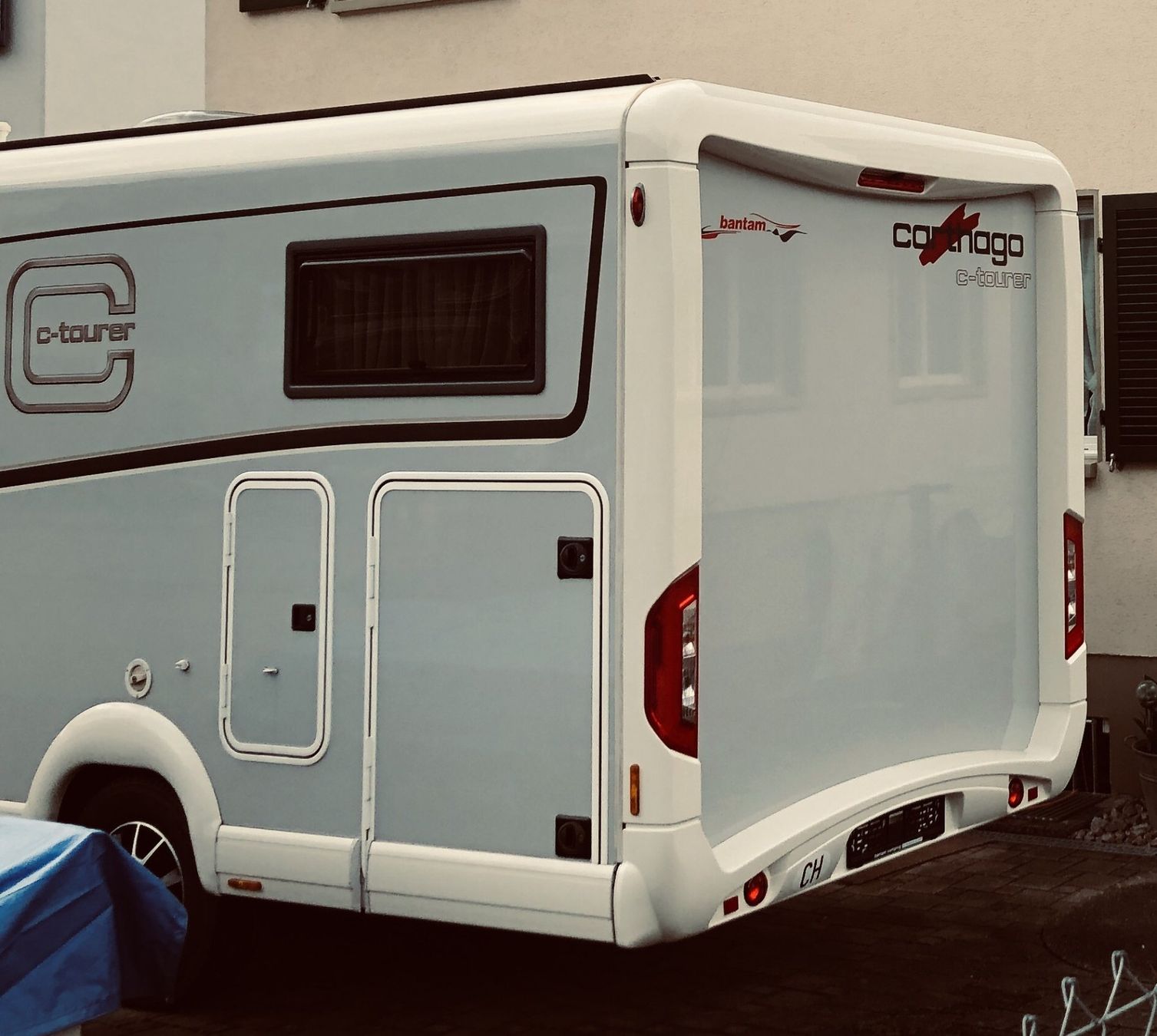 Carthago Veicoli da campeggio: Wohnmobil Carthago c - tourer T 143 LE – Usato da Füllinsdorf venduto da Kater46 9