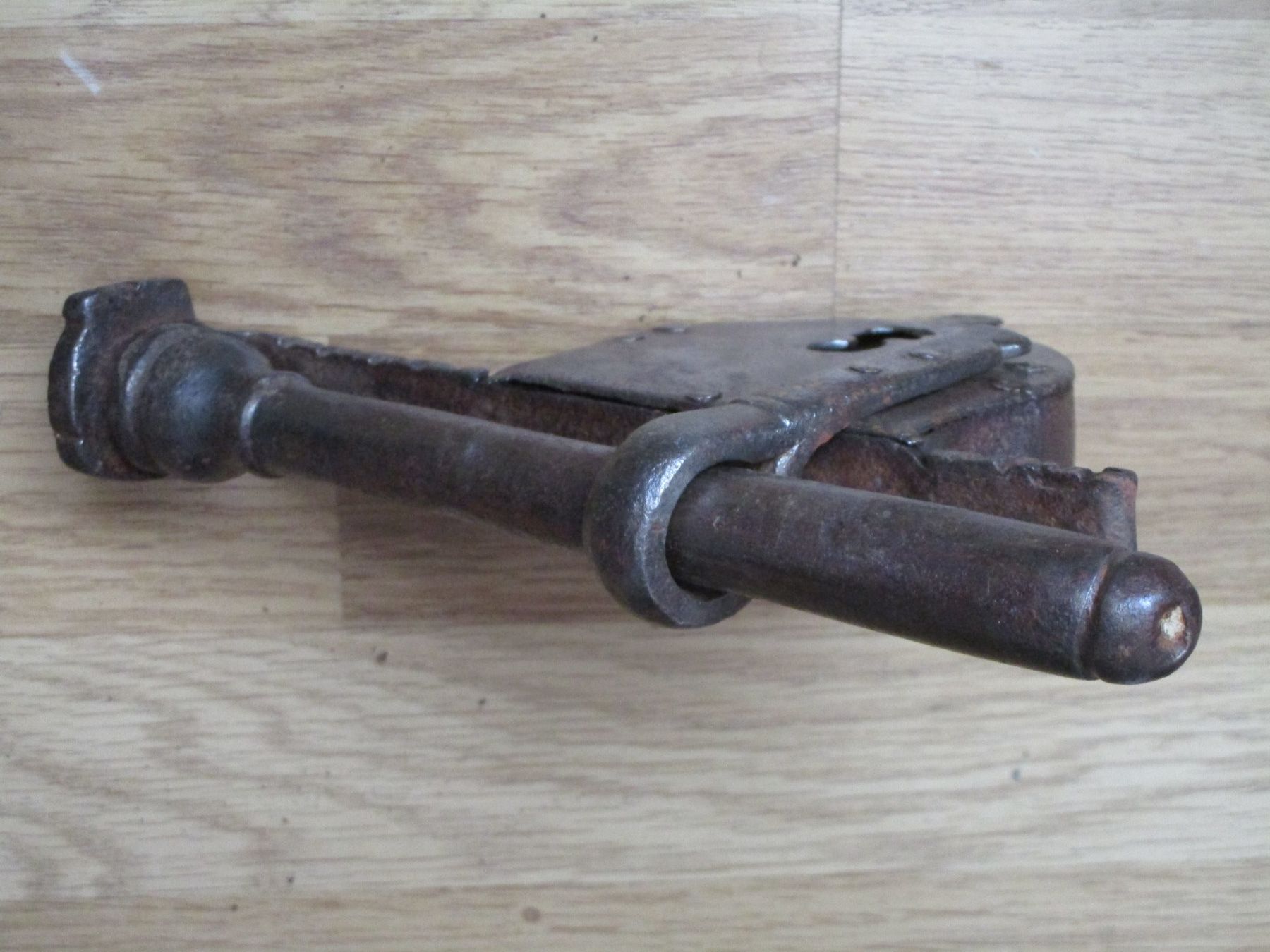 Cadenas: Massives antikes Vorhängeschloss geschmiedet – D'occasion à Heimberg par Lupo57 3