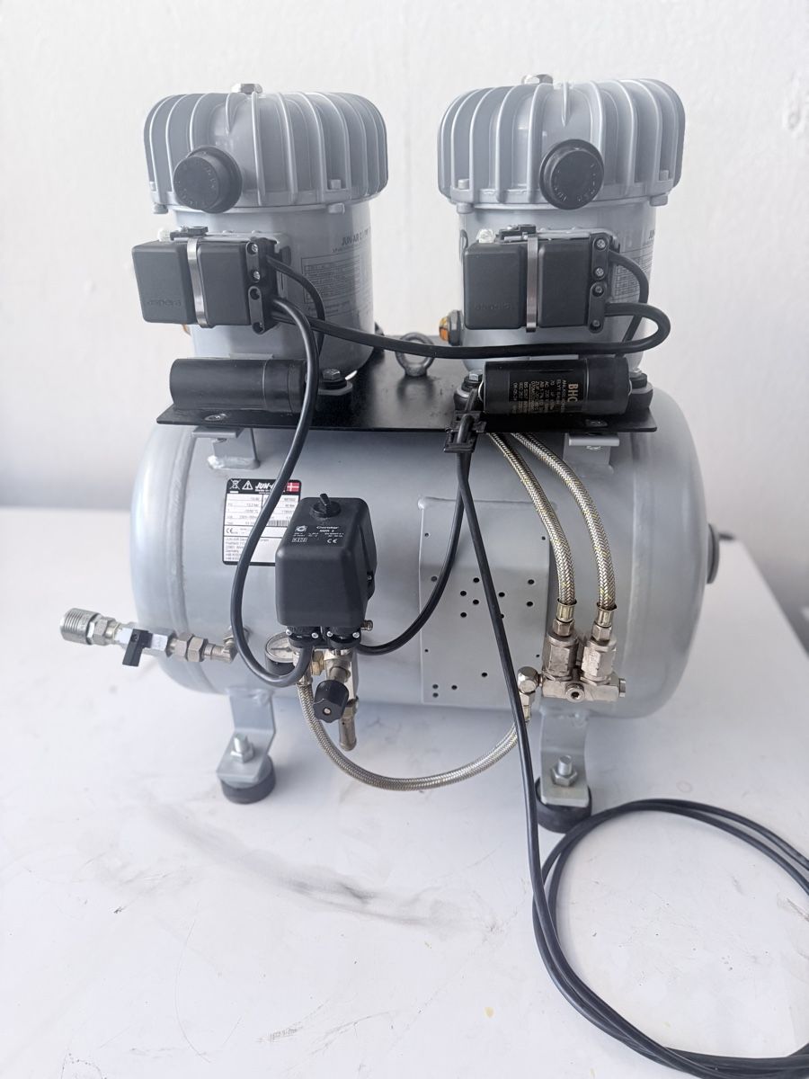 Jun-Air Compressori: JUN-AIR 12-40 Silent Kompressor 40 L  – Usato da Schupfart venduto da philippb06 3