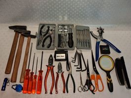 Werkzeugset Hämmer Schraubenzieher Zangen etc.