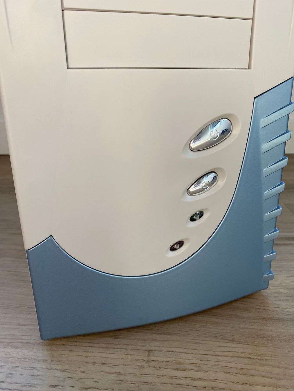 Custodie: Retro PC Sleeper Gehäuse ATX NOS Beige Hellblau mit 300W PSU – Nuovo (secondo la descrizione) da Wetzikon ZH venduto da BackToRetro 8