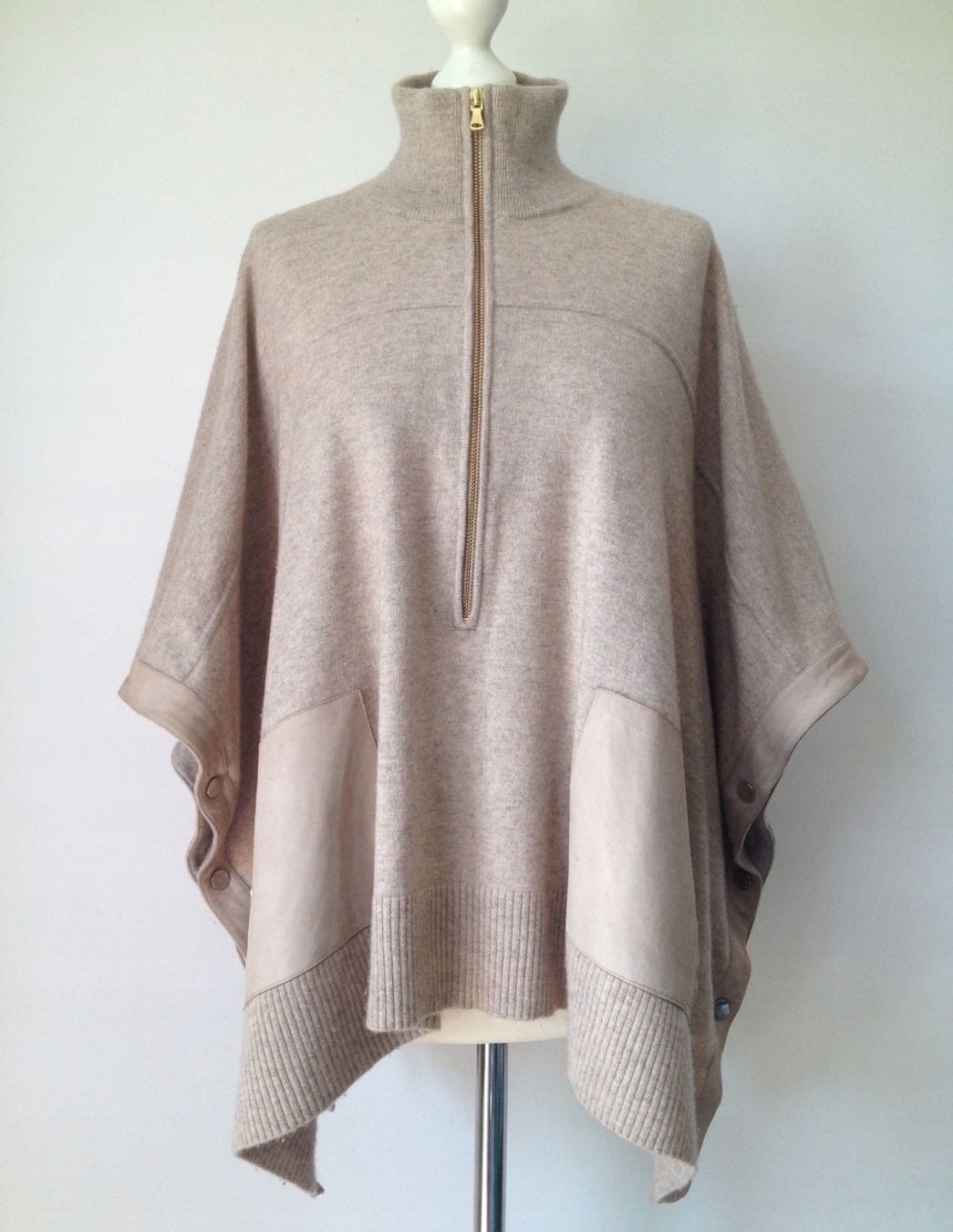 Boléros: Repeat Luxury poncho  – Neuf (Voir description) à Mühlethurnen par GaspAnita 1