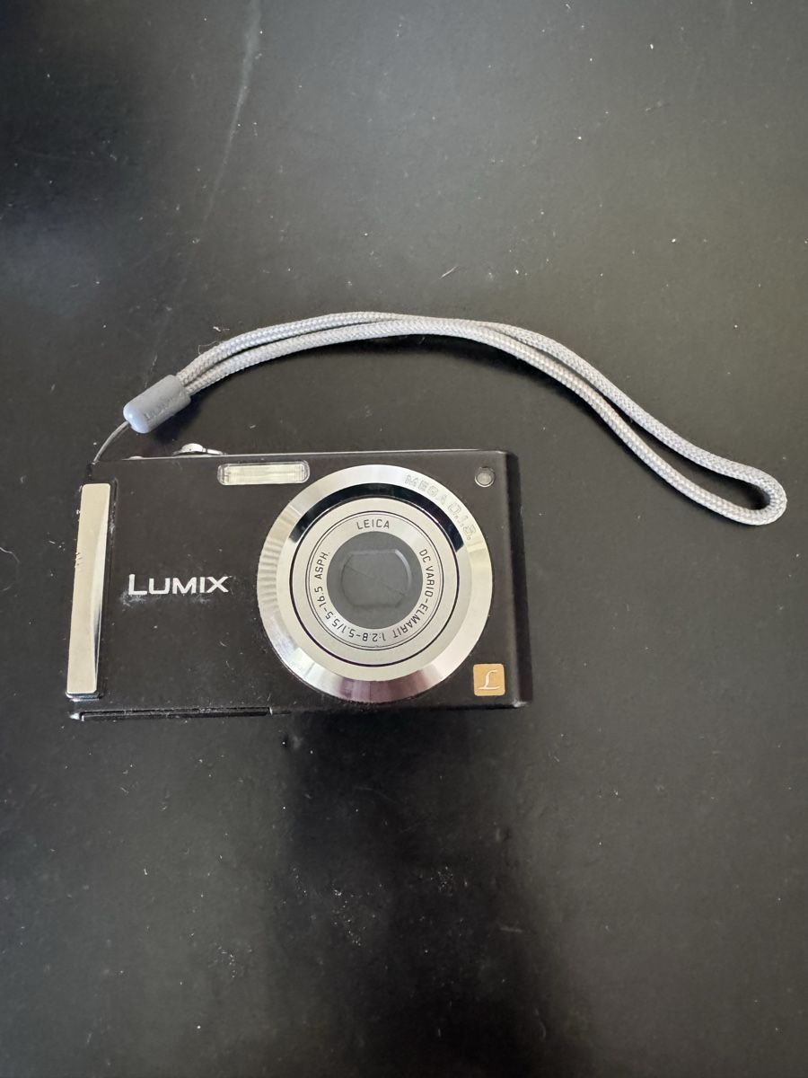 Panasonic Kamera: Digitalkamera Panasonic Lumix DMC-FS3 schwarz – Gebraucht aus Zürich von Skalandianer 1