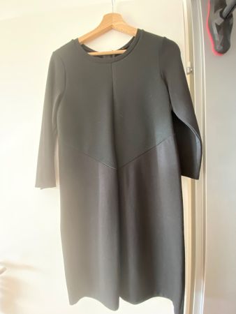 Langarm-Kleid , schwarz  Reissverschluss im Rücken