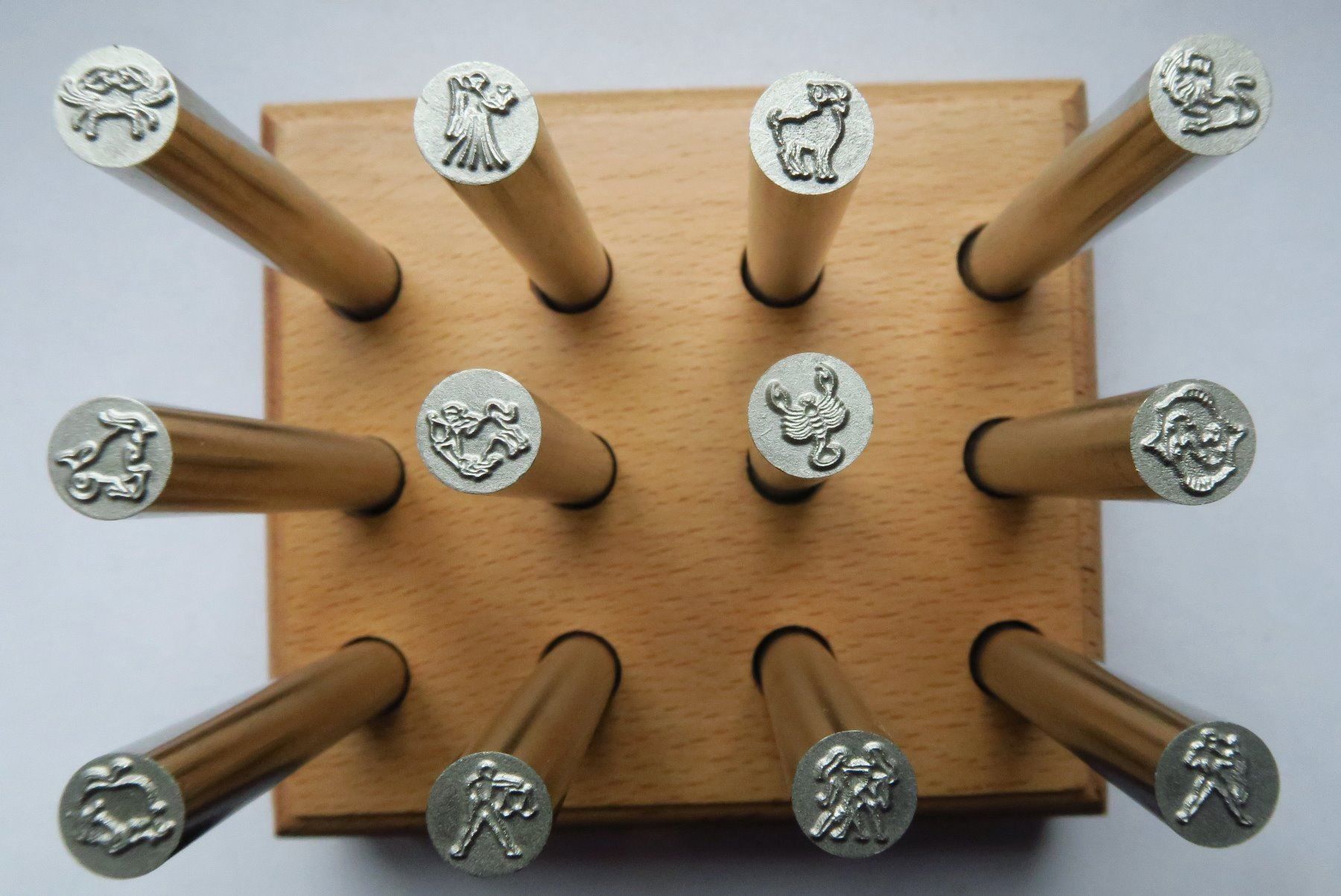Attrezzi: Horoskop - Punzensatz – Nuovo e nell'imballaggio originale da Hinwil venduto da schmuckTools 1