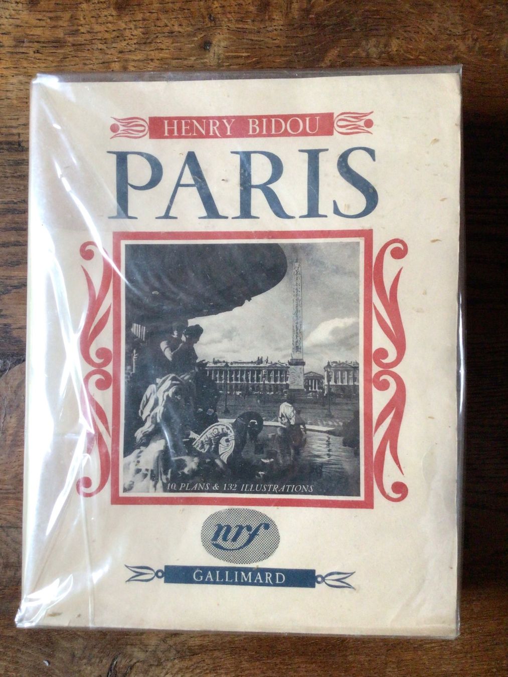 Livres: Paris – D'occasion à Némiaz (Chamoson) par Patoshi