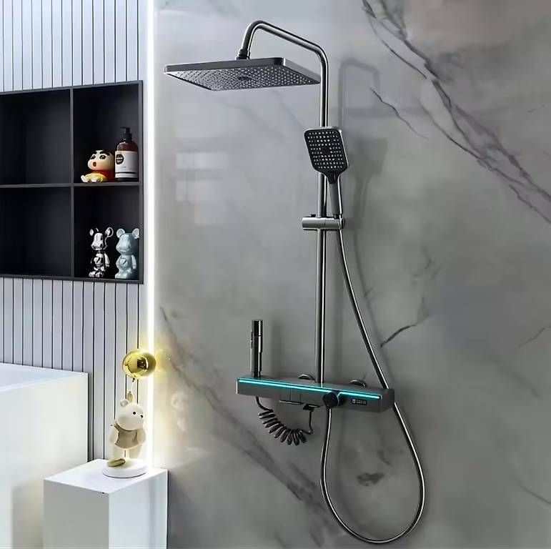 Soffioni doccia: Set Doccia Digitale com Display per la temperatura – Nuovo e nell'imballaggio originale da Ligornetto venduto da RyanFrioni