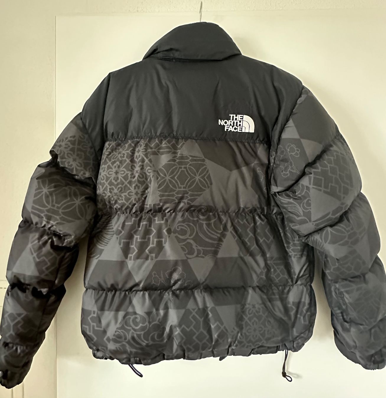North Face Giacche: The North Face Nuptse Spezial – Nuovo (secondo la descrizione) da Saignelégier venduto da lamps
