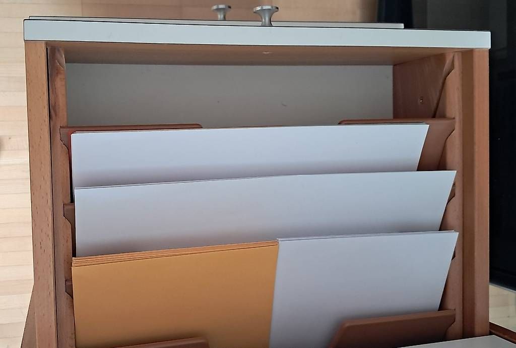 Scrivanie: Schreibtisch / Pult, weiss und Holz  – Usato da Rehetobel venduto da MoniSchw 1