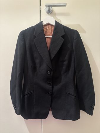 Beautiful silk-lined vintage black blazer (S)