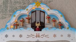Weihnachtsdekoration Engel mit Orgel beleuchtet