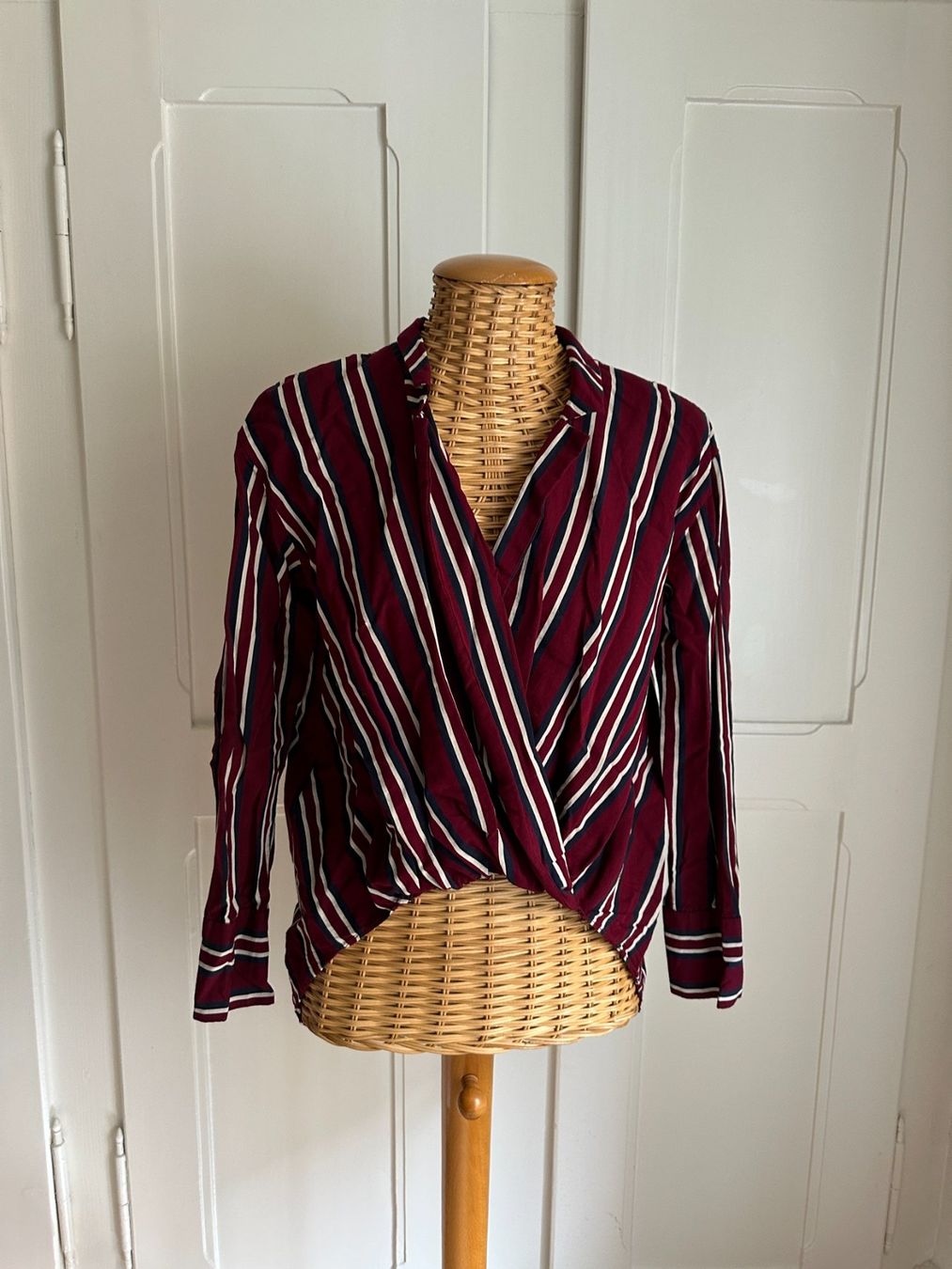 Zara Camicette: ZARA - Bluse weinrot gestreift XS – Usato da Zürich venduto da Diazaio
