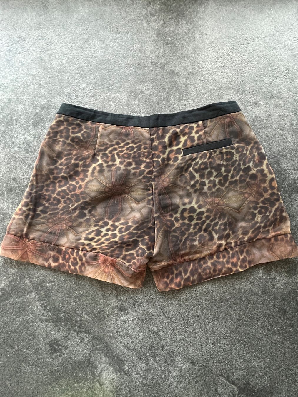 Pantaloni: HONG 3 Damen Shorts - Größe M – Usato da Kilchberg ZH venduto da Simlife 6