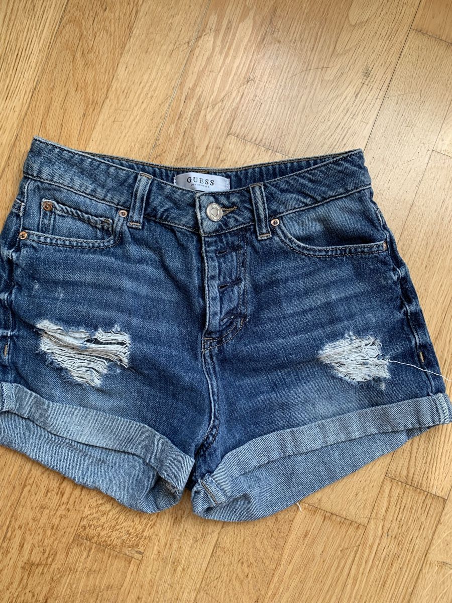 Guess Pantaloni: Guess Hot pants gr XS/24 – Usato da Sempach venduto da katzaana3