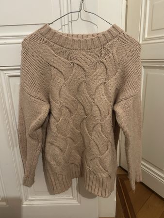 Cosy Cable Knit Jumper - Perfect for Autumn Evenings!