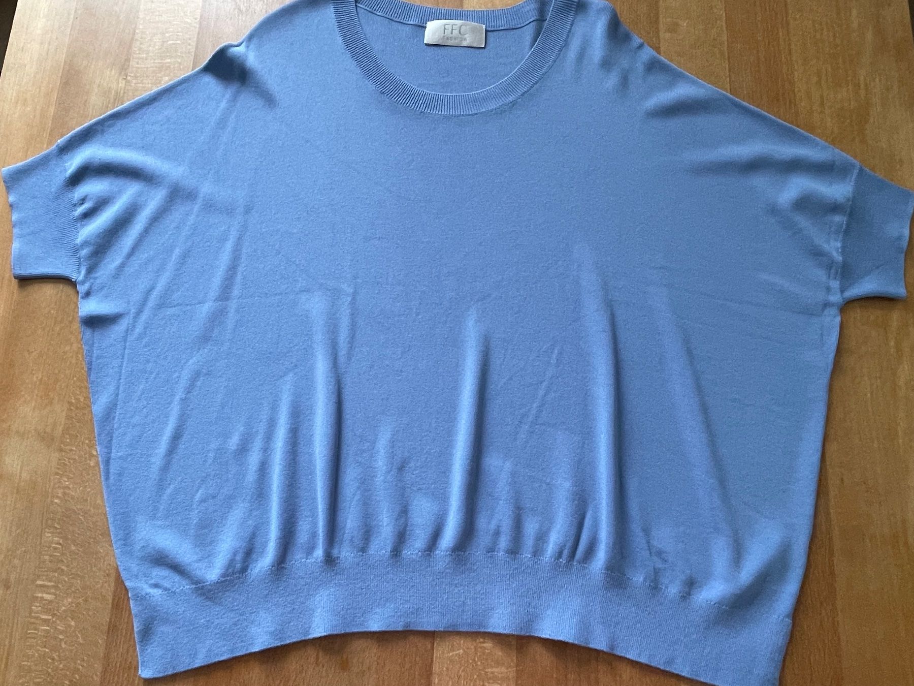 Pullover & Sweatshirts: FFC blauer Sommer-Kurzarmpulli, Oversize, Gr. 2, 80% Viskose – Gebraucht aus Meggen von tulipe21 3