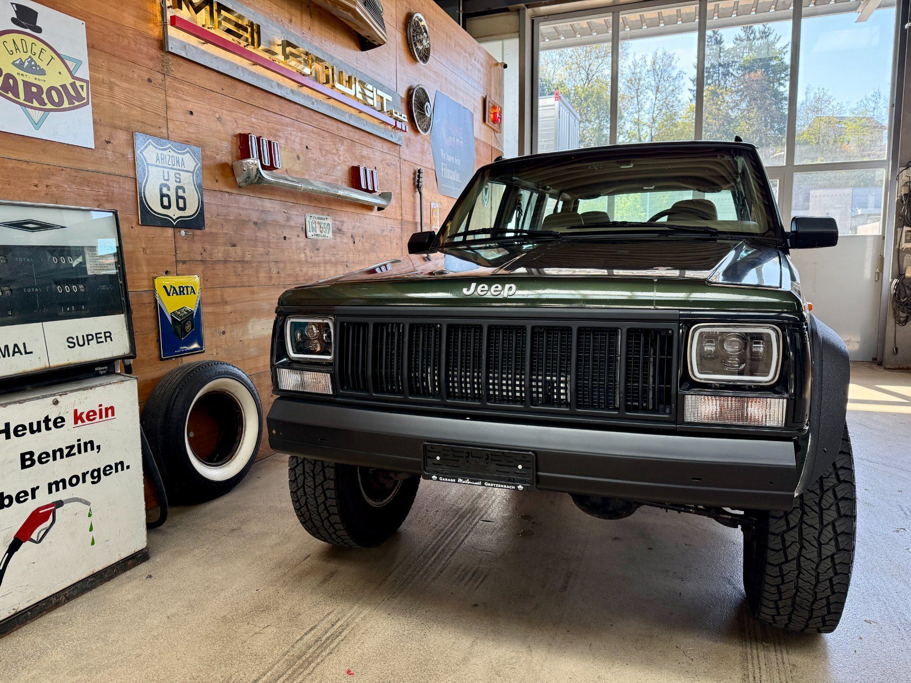 Jeep Automobili: Jeep Cherokee 4.0 XJ – Usato da Gretzenbach venduto da GarageMeilenweit 2