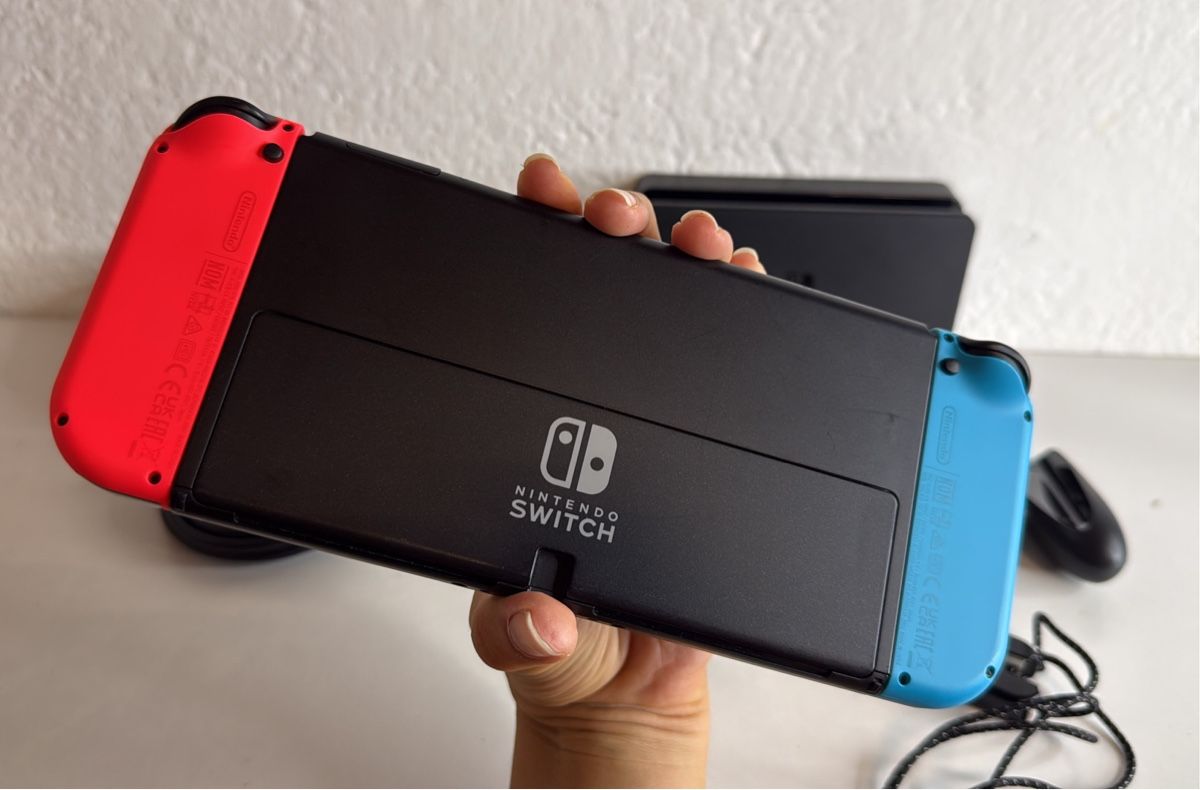 Nintendo Konsolen: Nintendo Switch Console OLED with Accessories and Case 🕹️ – Gebraucht aus Ehrendingen von bubulence 2