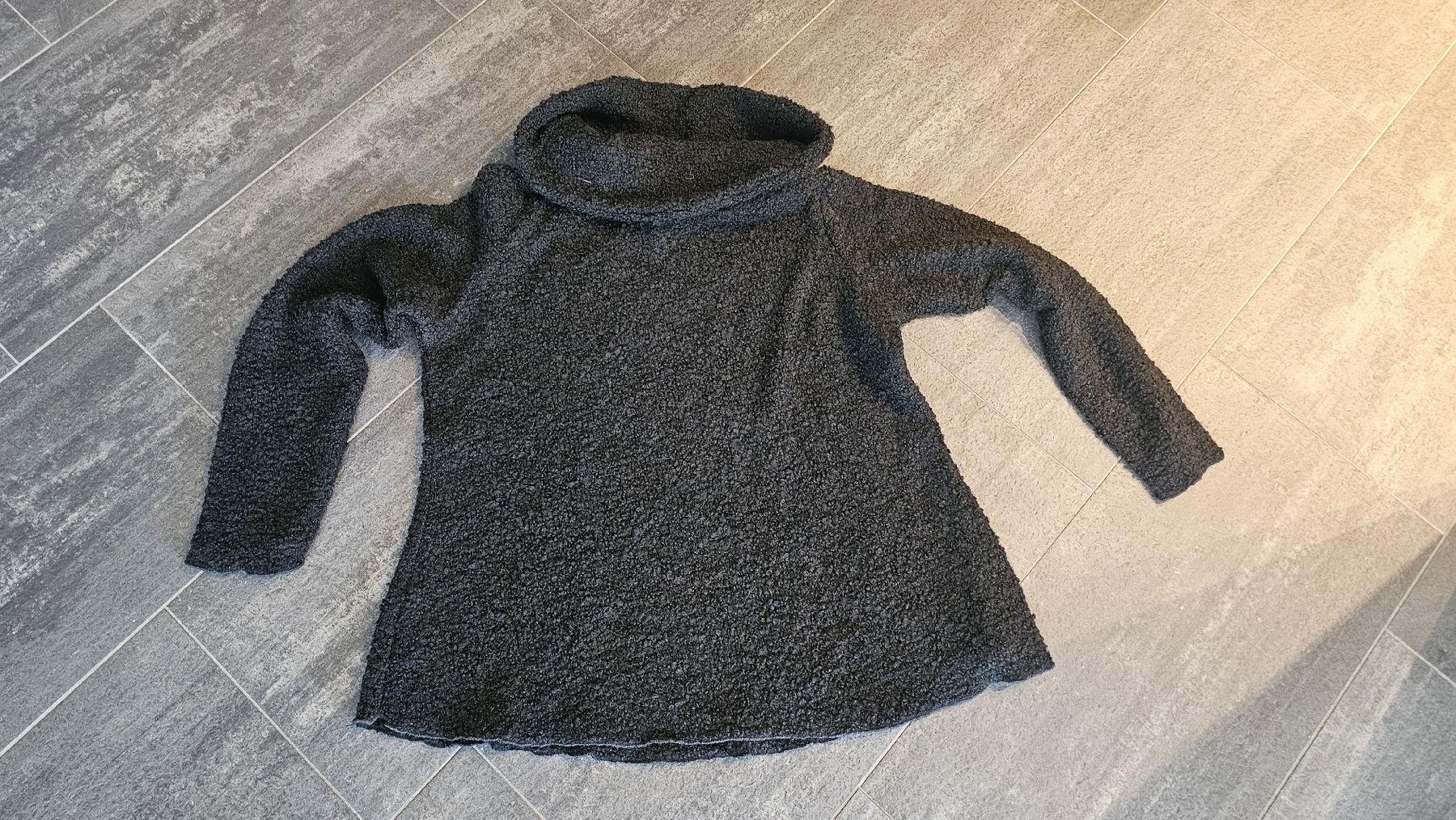 Maglioni & Felpe: Schwarzer Pullover mit Kragen - Kuschelig! Gr M – Usato da Zürich venduto da ZH-Vintage