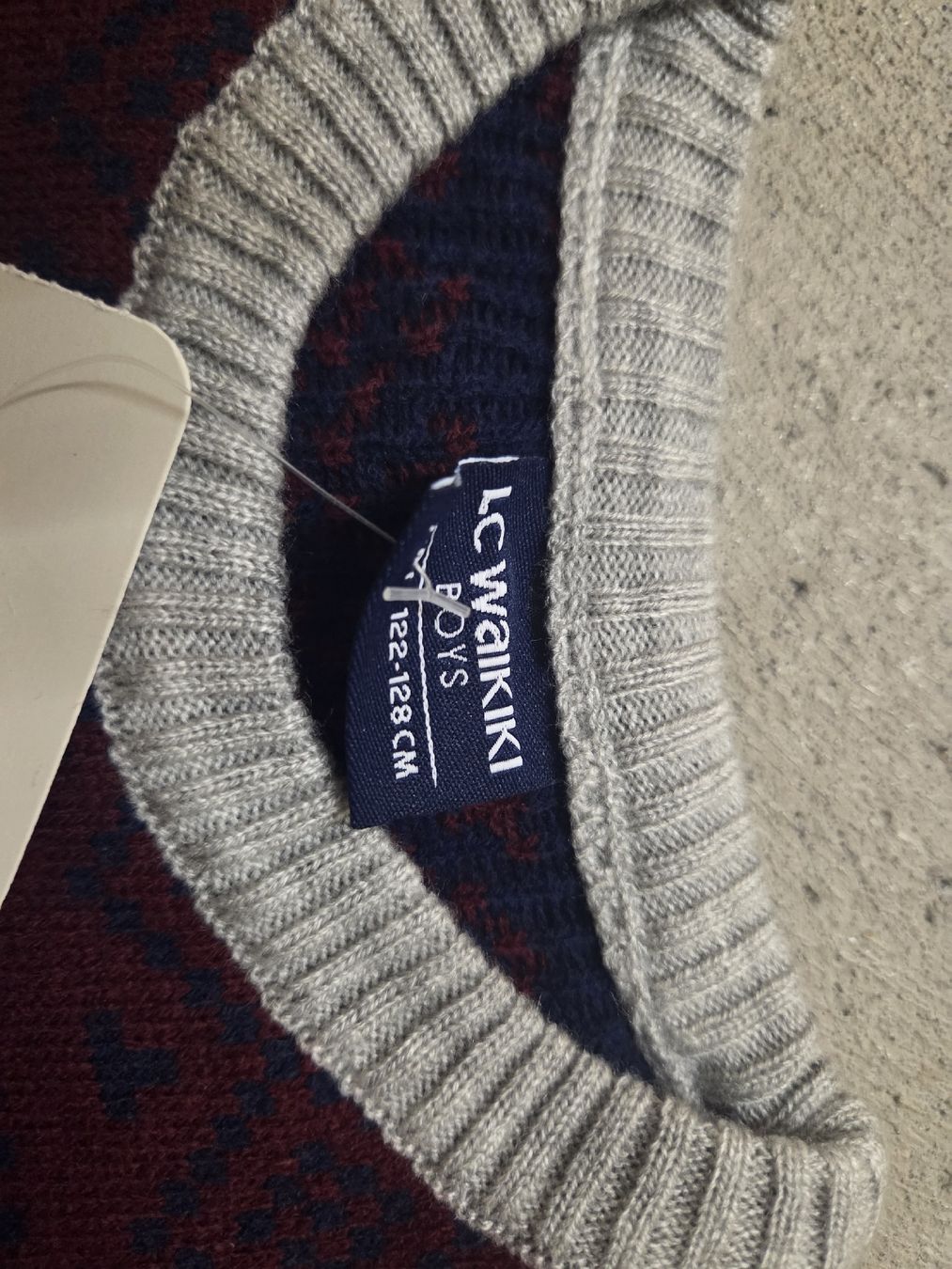 Maglioni & Felpe: LC Waikiki sweater, 122 cm – Usato da Basel venduto da and_ym2d 1