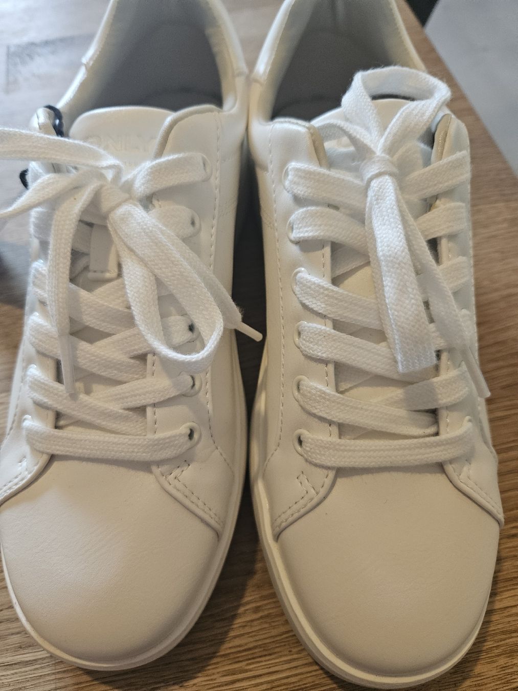 Only Scarpe da donna: Only Sneaker, Grösse 39, Neu mit Etikett – Nuovo (secondo la descrizione) da Uettligen venduto da Polarbaer8 5