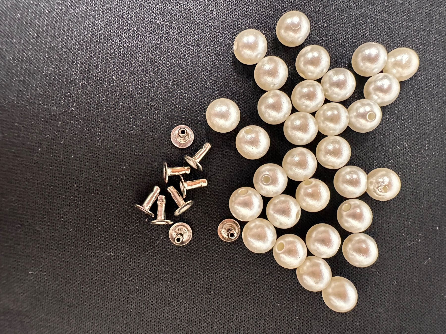 Perle (finte): 100- Perlen-Nieten 6mm – Nuovo (secondo la descrizione) da ZÜRICH venduto da kat_k6zp 2