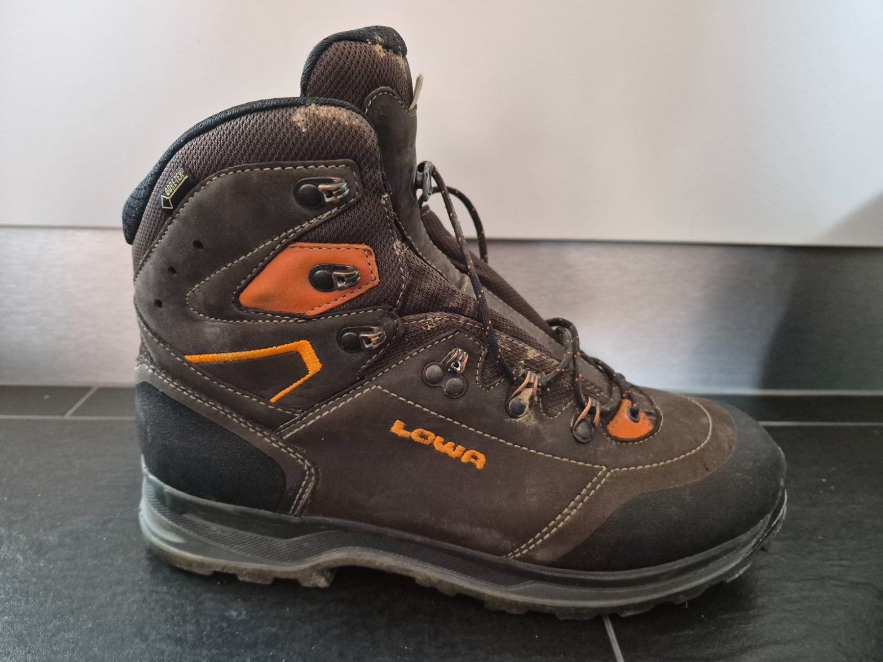 Lowa Scarpe da uomo: Wanderschuh Lowa – Usato da Schüpfen venduto da vivera72